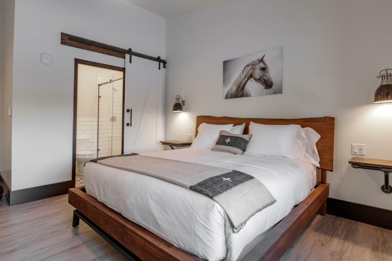 Compass Rose Lodge Huntsville Esterno foto